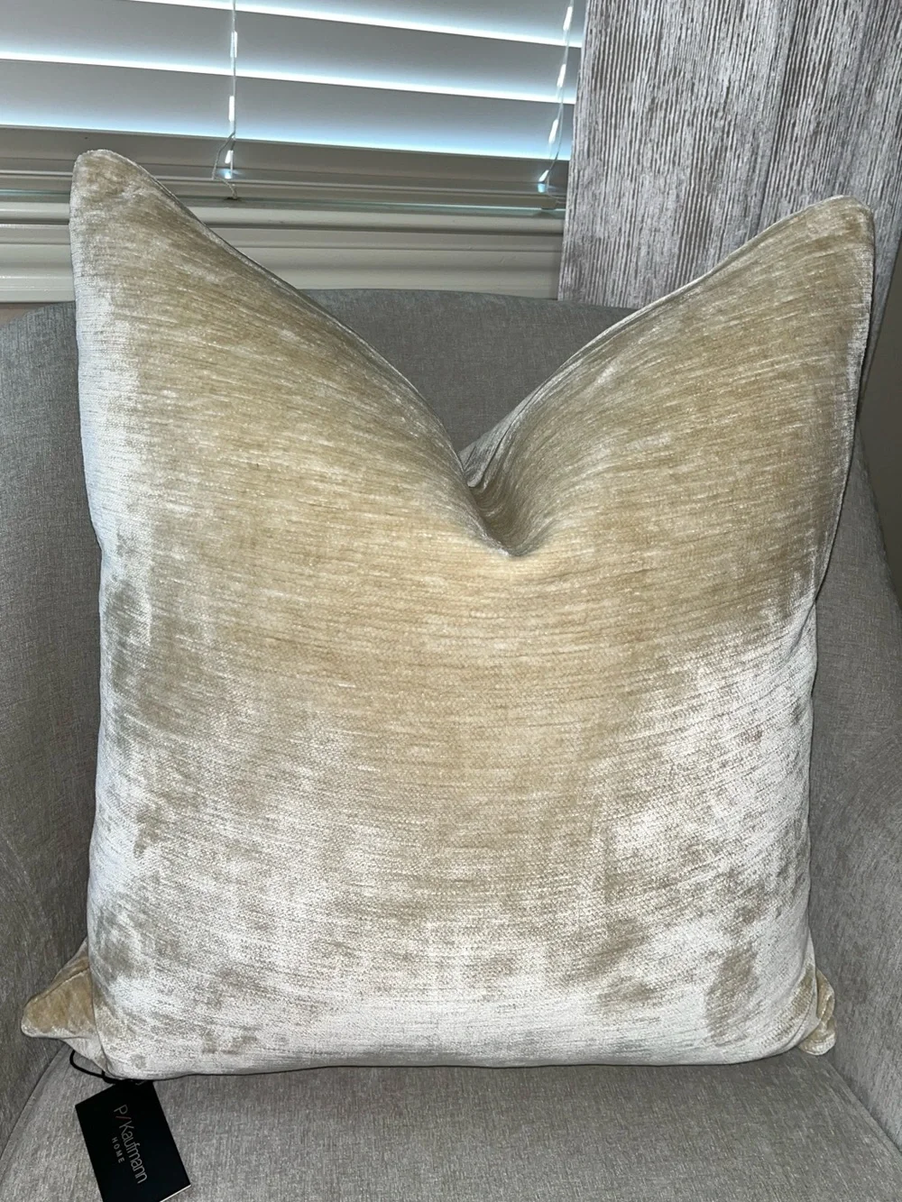 1-NWT P/Kaufmann luxe Champagne velvet luxury decorative pillow